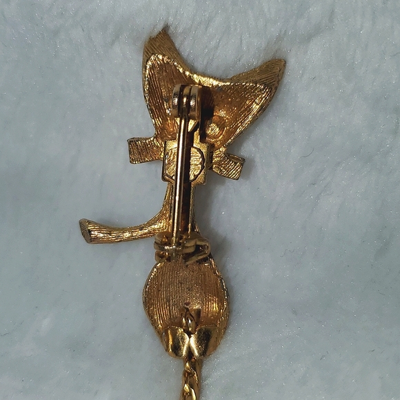 Vintage MCM Gold Tone Cat Brooch with Red Rhinestone Eyes and Flexible Tail - Picture 3 of 6
